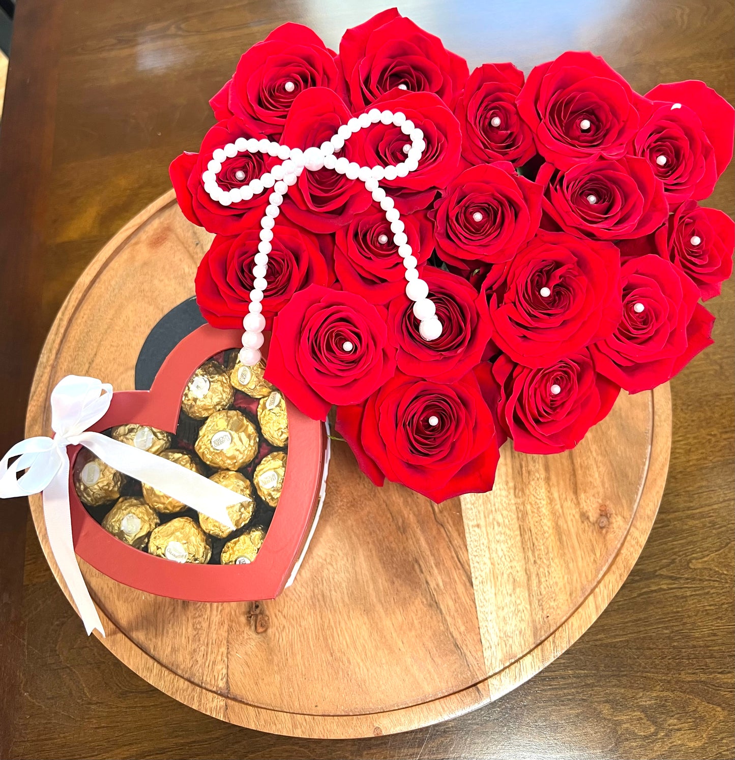 Rosas de corazón con perlas + Bombon gratis