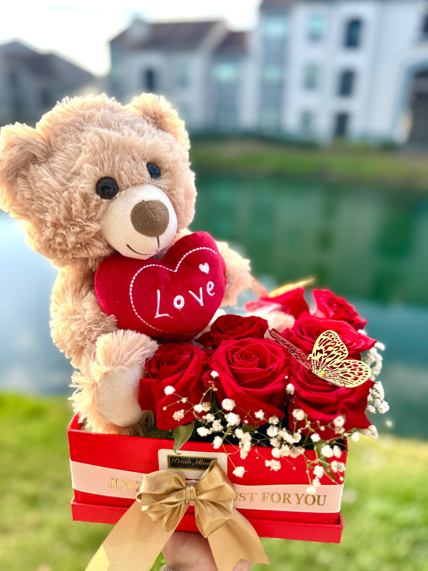 Teddy with roses